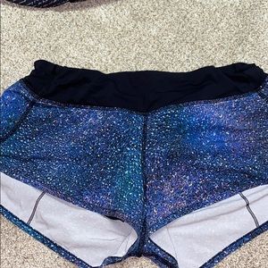 SIZE 8 LULULEMON SPEED SHORTS (RARE PATTERN)